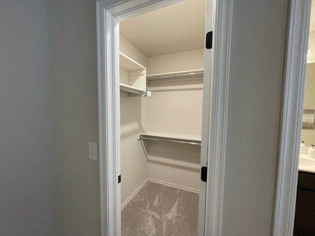 Building Photo - 3 bed Yukon