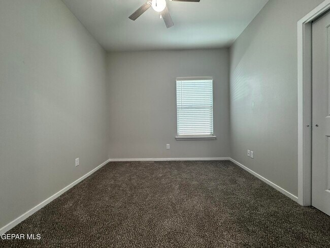 Building Photo - 13852 Paseo Alegre Ave