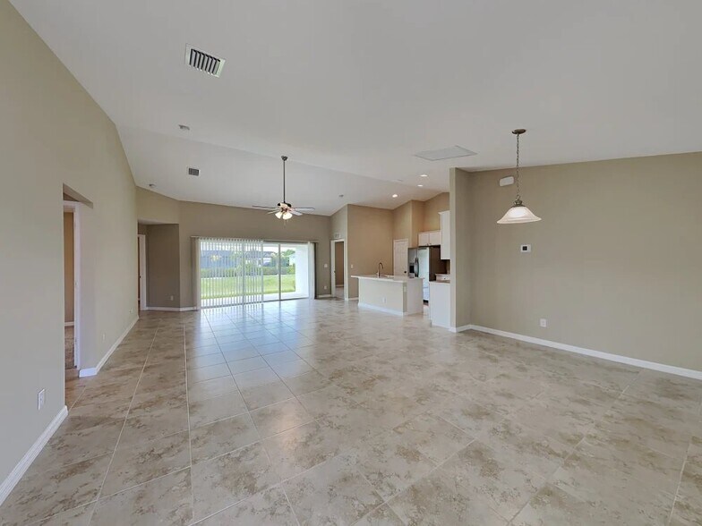 Building Photo - 311 Tandil St