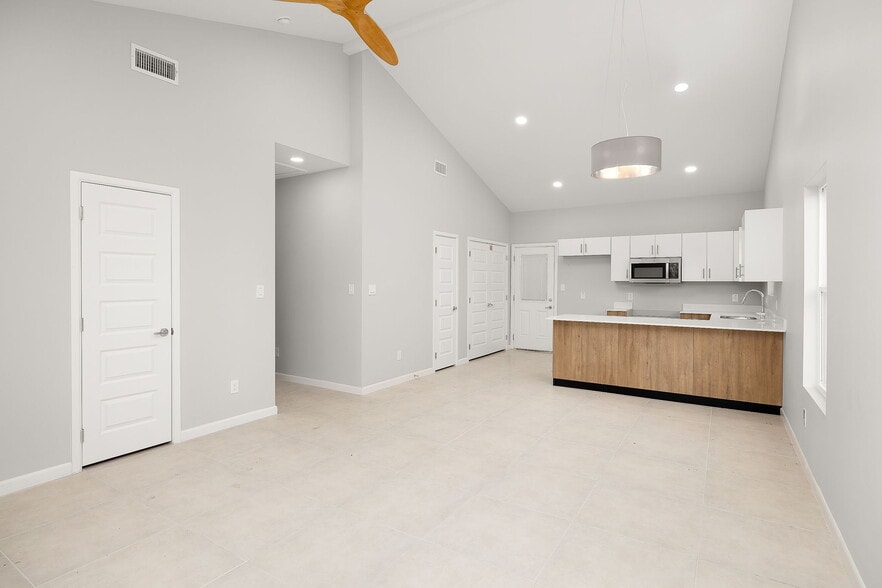 Building Photo - 2600 Brownjay Rd