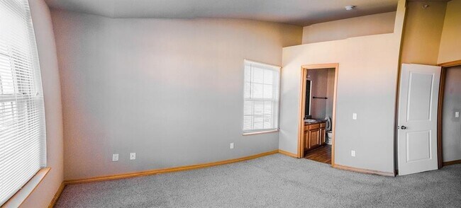 Building Photo - 2829 W Hillshire Dr