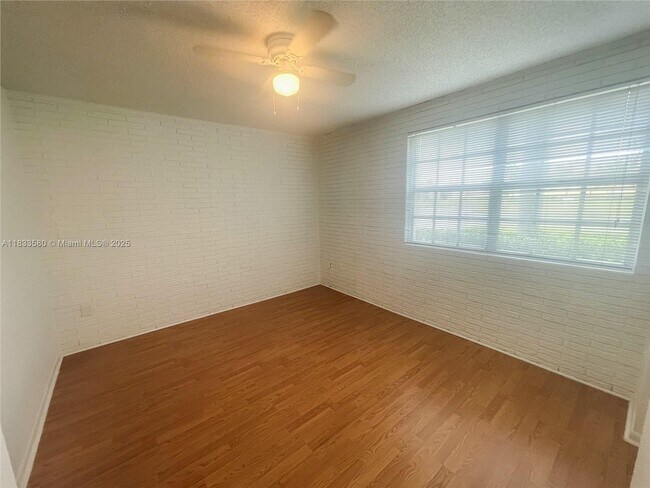 Building Photo - 1283 SW 46th Ave