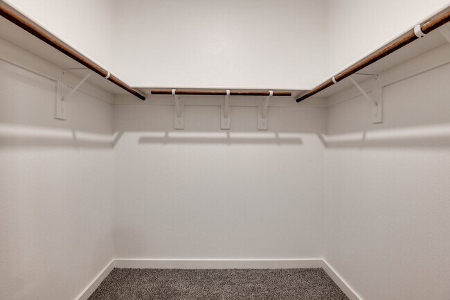 Building Photo - OFFERING $250.00 PER MONTH RENT CONCESSION OFF YOUR 1ST 4 MONTHS RENT!