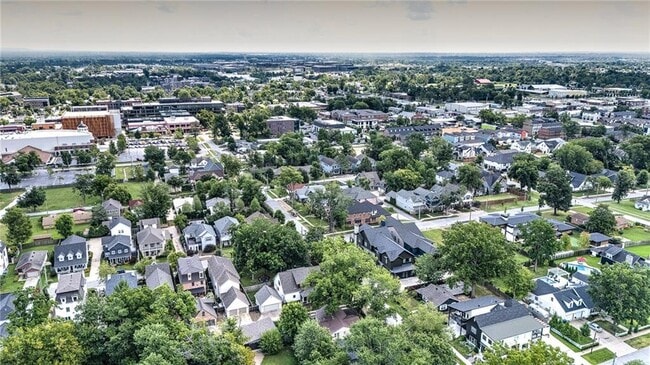 Building Photo - 242 SW D St