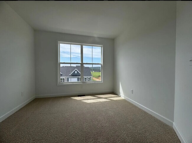 Building Photo - 3046 Deptford St