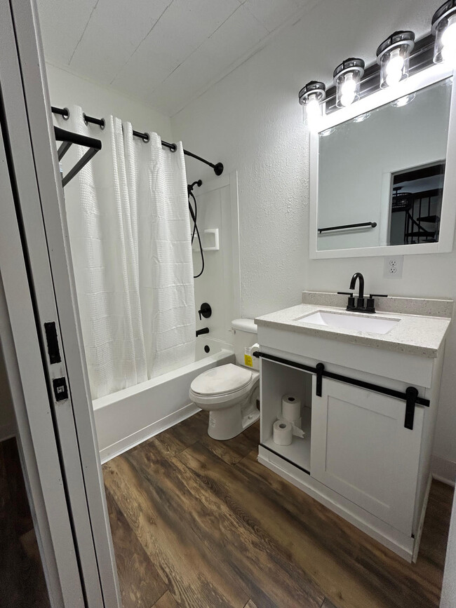 New bathroom - 11761 N River Rd