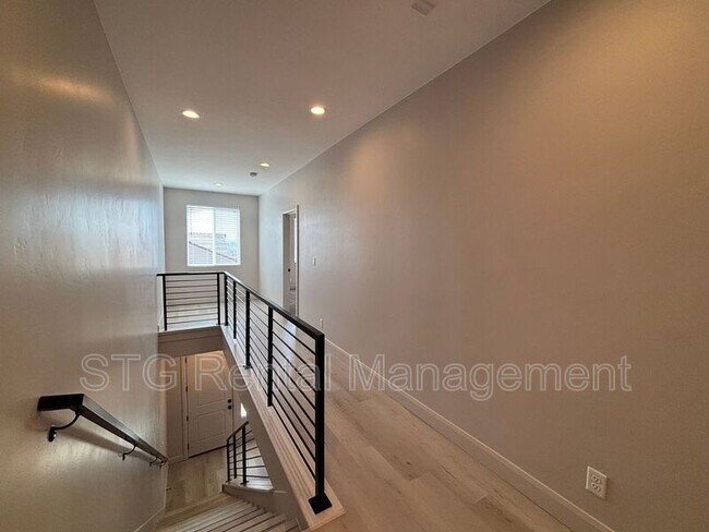 Building Photo - 840 Twin Lakes Dr