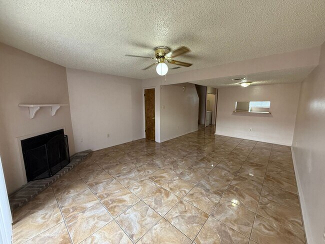 Building Photo - 8911-8913 GSRI Ave