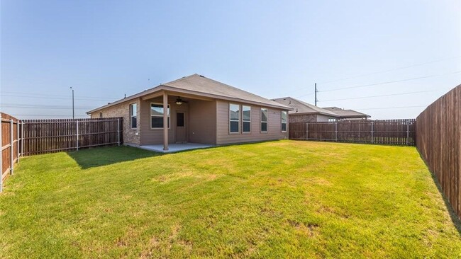 Building Photo - 1000 Meadow Scape Dr