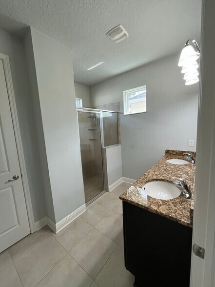 Building Photo - 7025 Briar Hill Ct