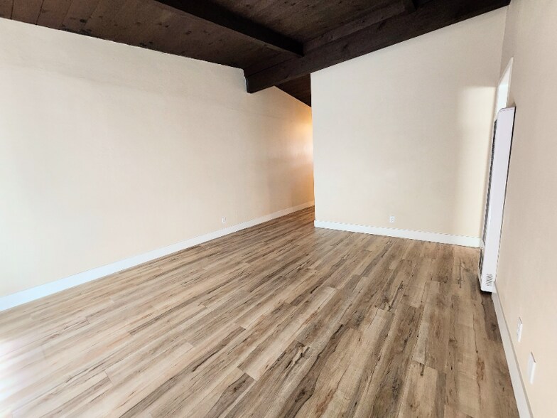 Building Photo - 2933 Carmel St