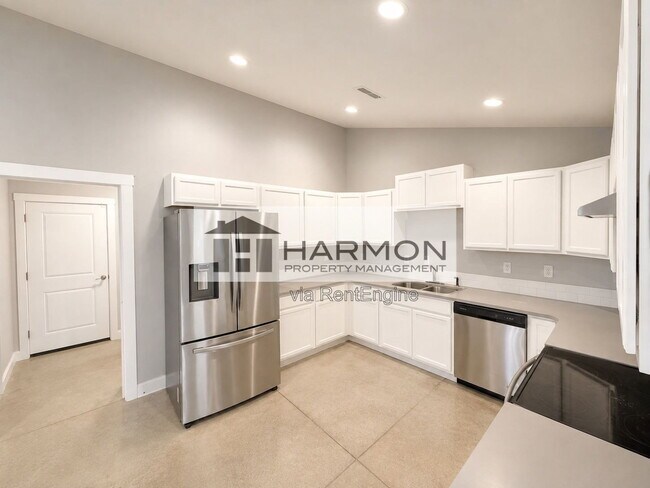 Building Photo - 545 Sunflower Dr