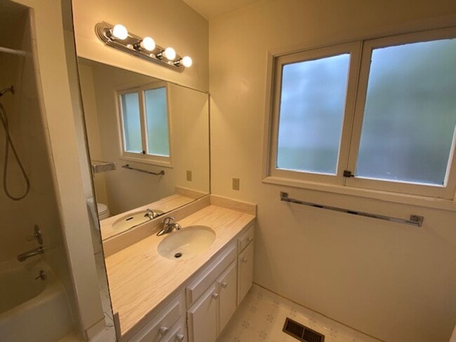 Building Photo - 3093 Hermitage Rd