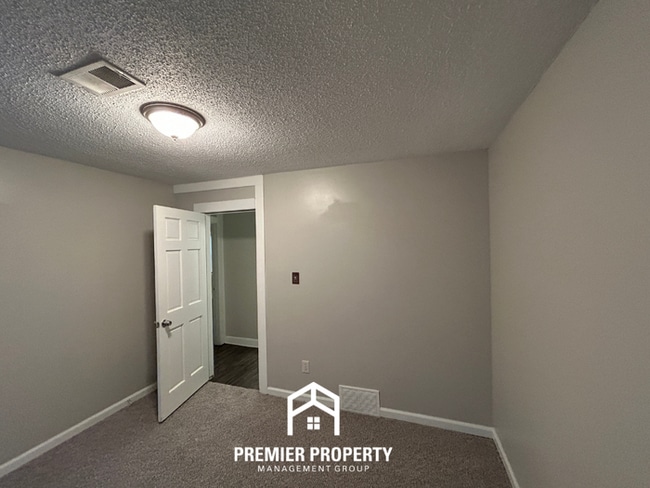 Building Photo - Spacious 5 Bedroom Home for Rent in Southaven, MS | Hardwood Floors, Fireplace & Fenced Yard