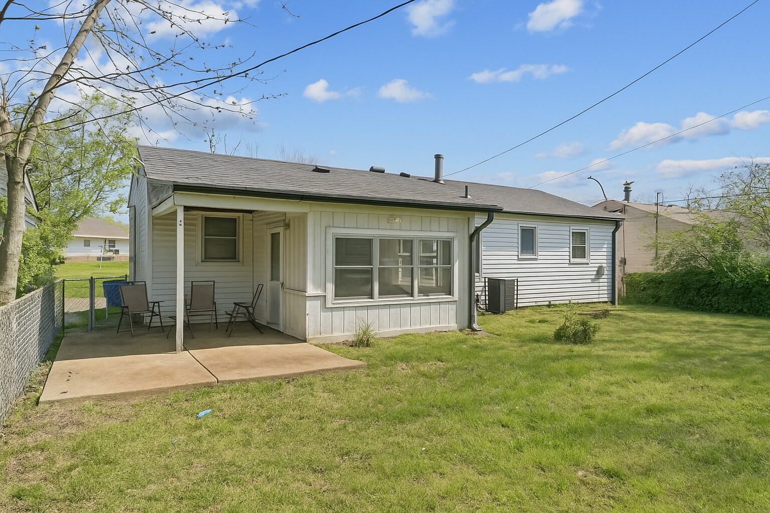 Building Photo - 6818 Vernon Ave