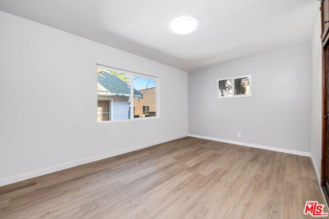 Building Photo - 839 Wilcox Ave