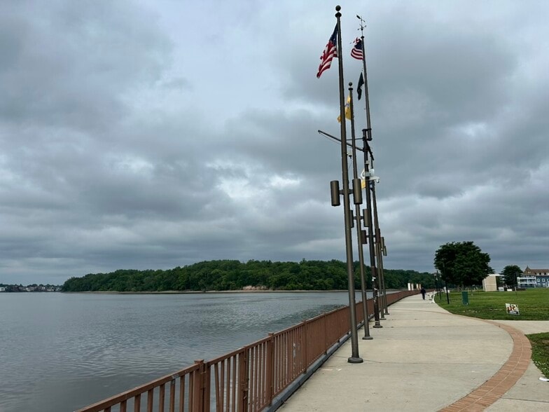 WaterFront Park just 5 mins walk. - 328 High St