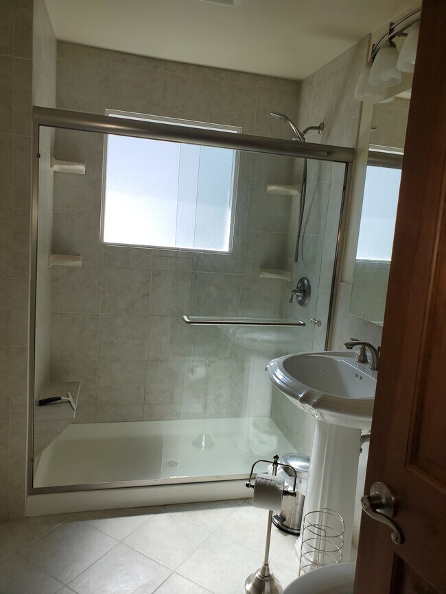 Building Photo - 8920 NE Davis St