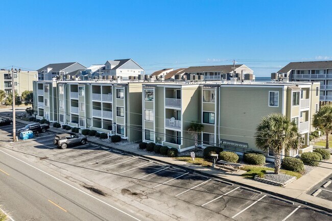 Building Photo - Close to the beach