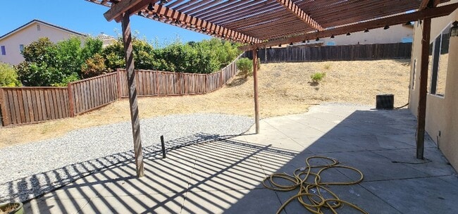 Building Photo - Welcome to American Canyon!! Beautiful Large 5 Bed 3 Full Bath for Lease