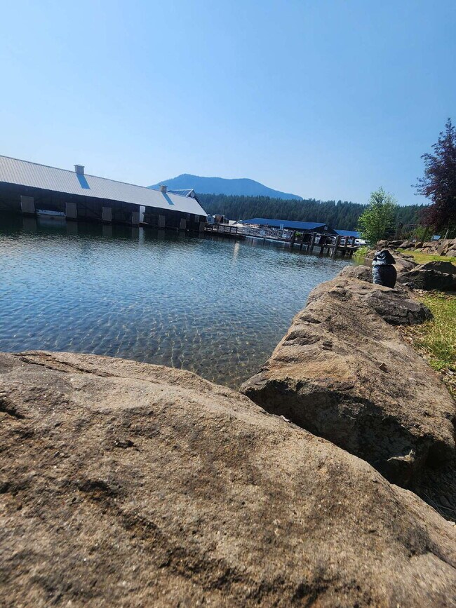 Building Photo - Bayview Lakeside Charmer