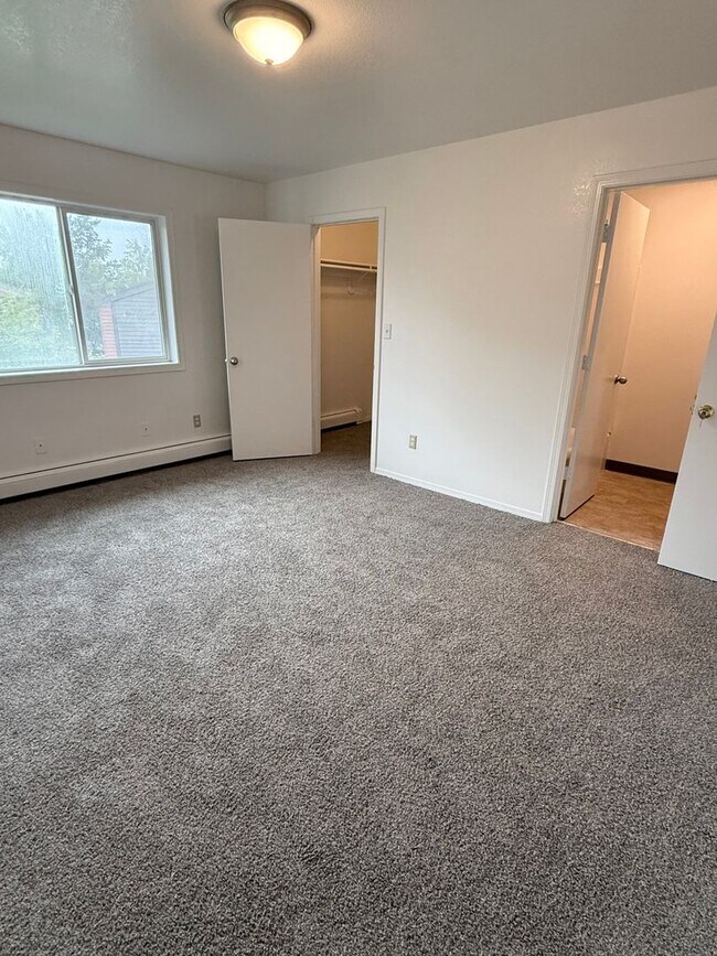 Building Photo - West Anchorage| END UNIT | 3BR 2.5BA | Gar...