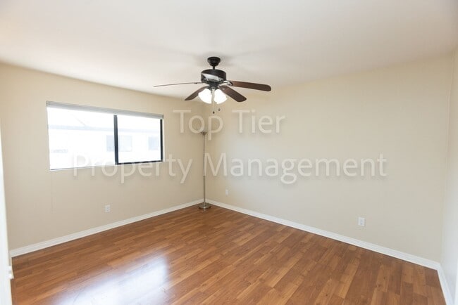 Building Photo - Beautiful 2 bed, 2.5 bath, 1373 sqft Townh...