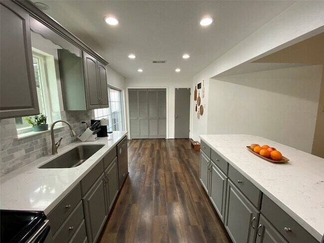 Building Photo - 8310 Spring Wind Dr