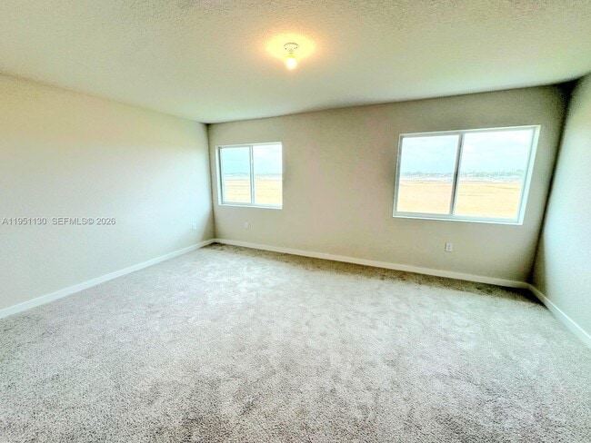 Building Photo - 1054 W Davis Pkwy