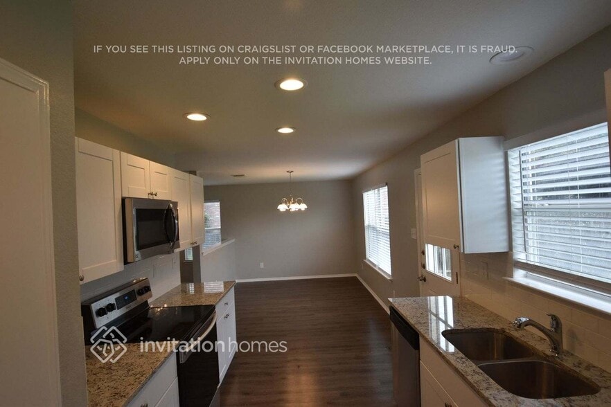 Building Photo - 1131 Trinity Trail