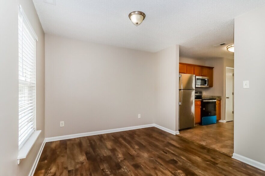 Building Photo - 2203 Pimpernel Rd