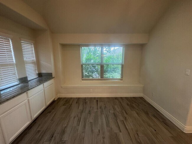 Building Photo - 150 Summer Pointe