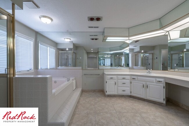Building Photo - Spacious 5 Bedroom Home in A Quiet Communi...