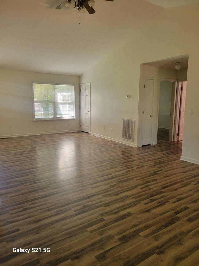 Building Photo - 739 Mockingbird Dr