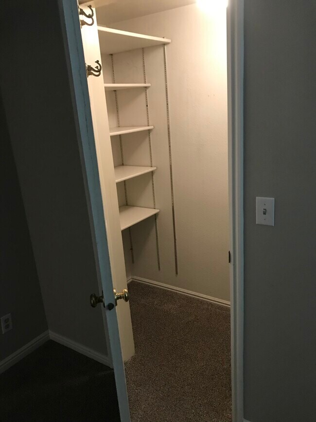 Building Photo - 650 S Main St