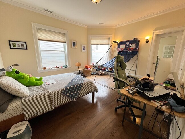 Building Photo - 5120 S Kenwood Ave