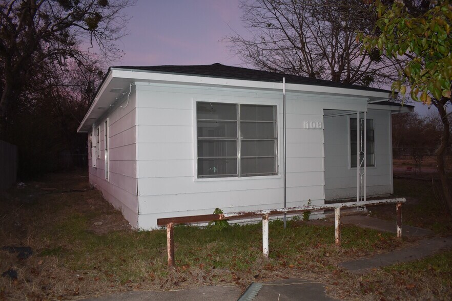 Building Photo - 108 E Kirby