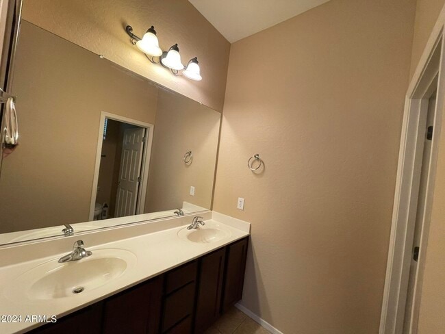 Building Photo - 15240 N 142nd Ave