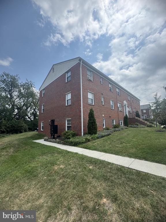 Building Photo - 131 S Courthouse Rd