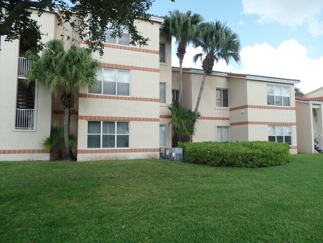 Building Photo - 3340 Pinewalk Dr N