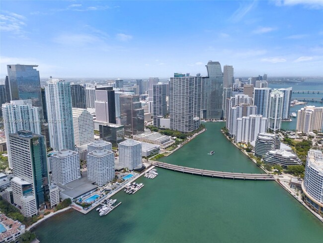 Building Photo - 950 Brickell Bay Dr