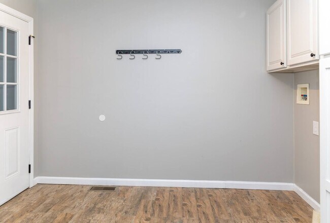 Building Photo - Beautiful!!!! Move in Ready!