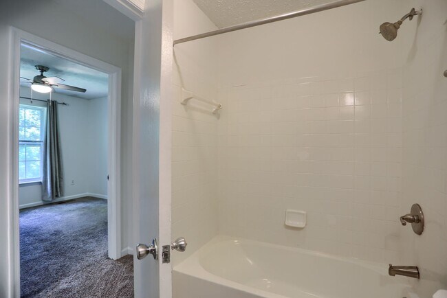 Building Photo - Contemporary Living At It's Finest in Lovely Owings Mills!!