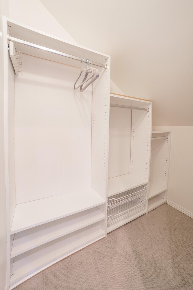 Building Photo - 204 30th St