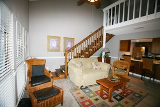 Building Photo - 6909 N Lagoon Dr