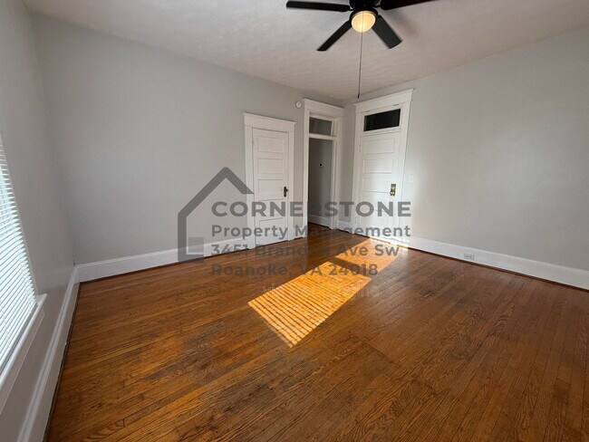 Building Photo - 420 Allison Ave SW
