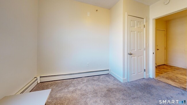 Building Photo - 666 Main St