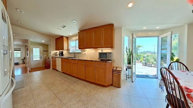 Building Photo - 1150 Marine View Dr