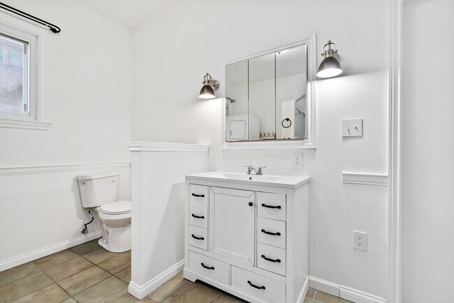 Building Photo - 1528 Ridge Ave