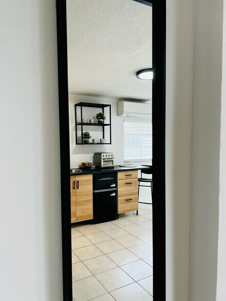 Building Photo - 911 NW 39th Ct